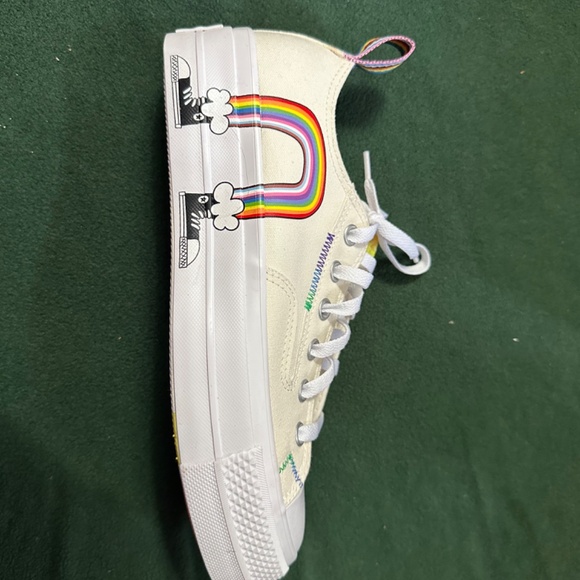 PRIDE Converse - Picture 3 of 4